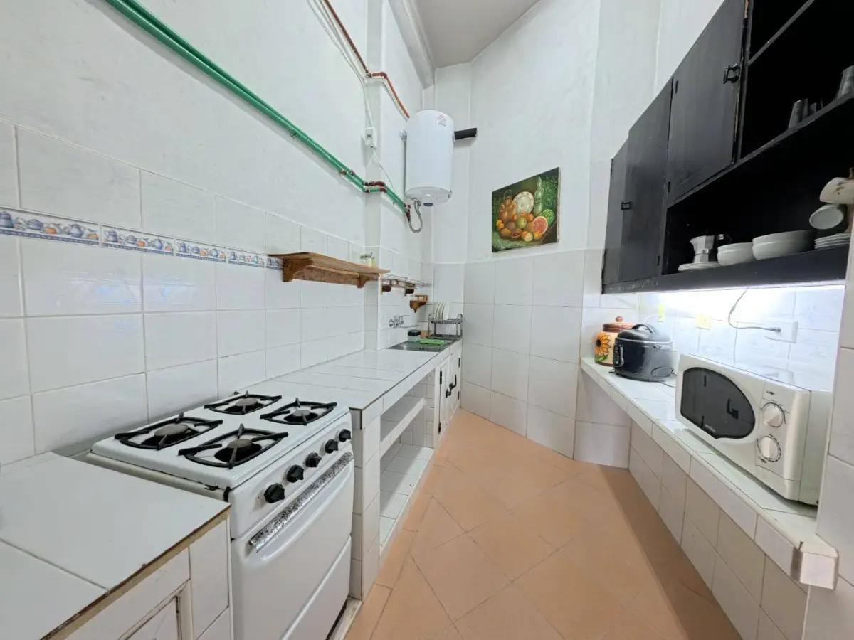 Apartamento completo de dos habitaciones frente al Museo de la Revolución al lado de la Embajada Española en la Habana