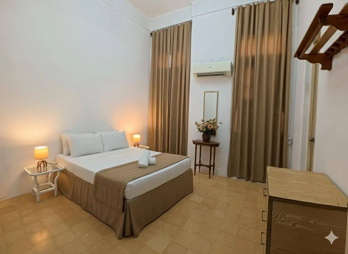 Apartamento completo de dos habitaciones frente al Museo de la Revolución al lado de la Embajada Española en la Habana