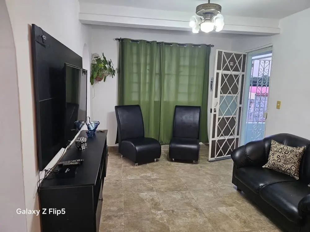 Apartamento de dos habitaciones y respaldo energético disponible en Plaza de la Revolución