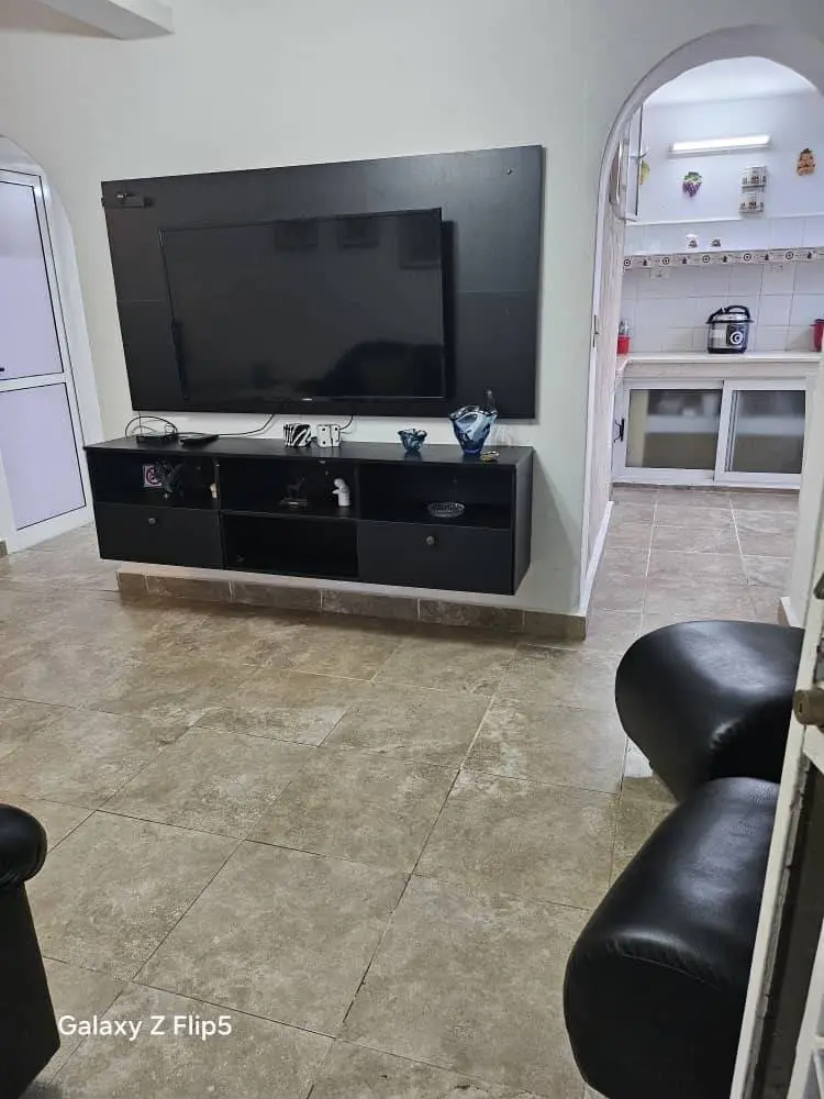 Apartamento de dos habitaciones y respaldo energético disponible en Plaza de la Revolución