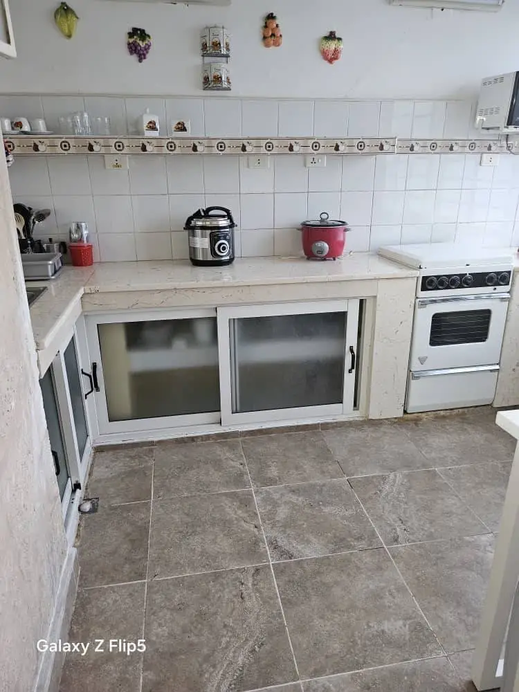 Apartamento de dos habitaciones y respaldo energético disponible en Plaza de la Revolución