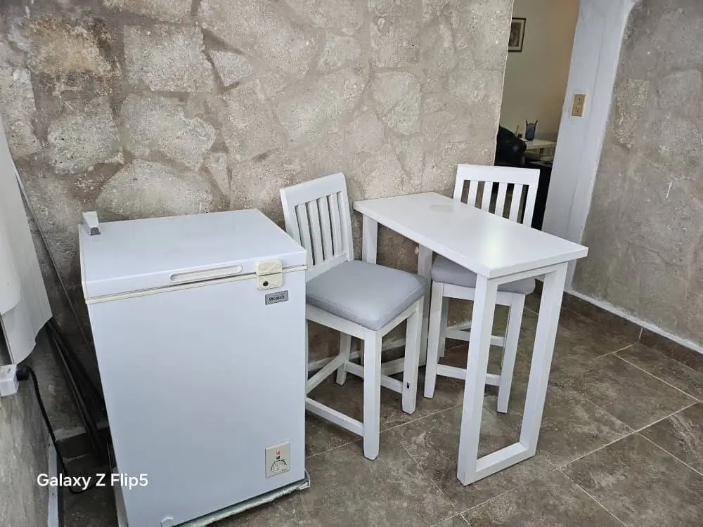 Apartamento de dos habitaciones y respaldo energético disponible en Plaza de la Revolución