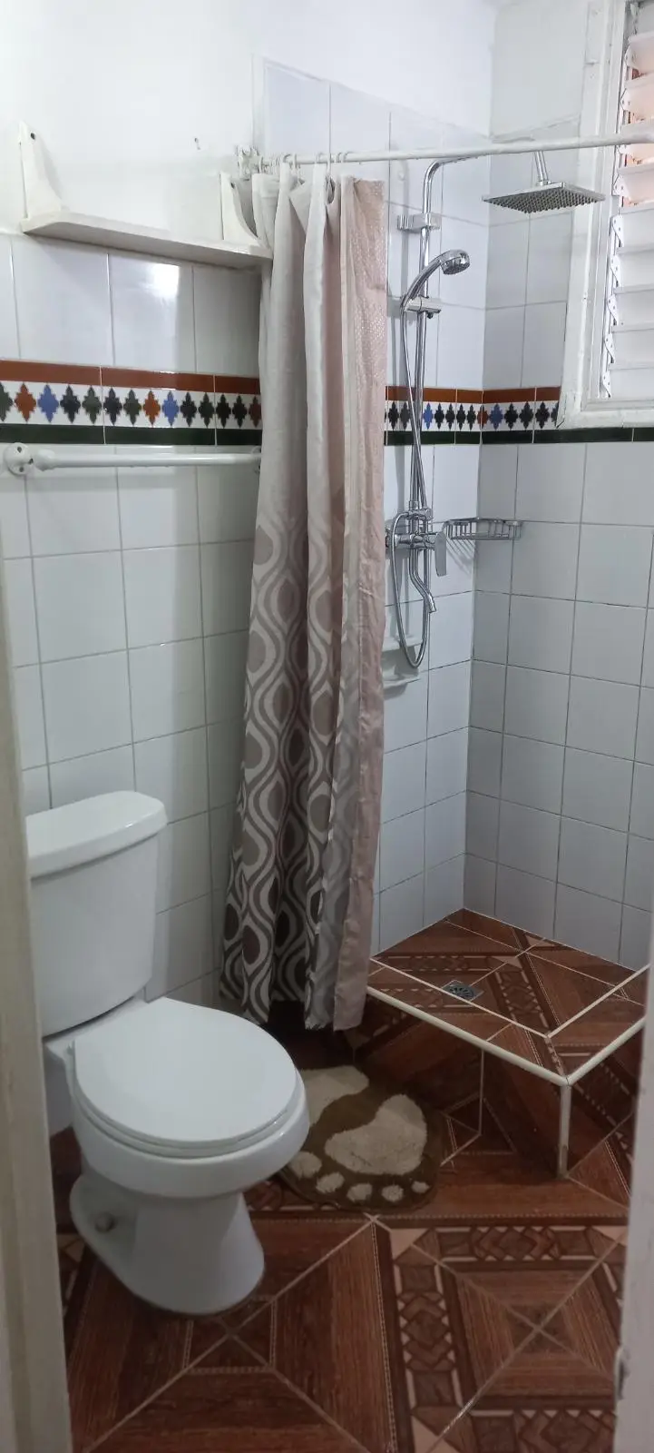 Rento apt de 1 cuarto en planta baja en calle 27 a 2 cuadras de 23 y Rampa.Supercéntrico.