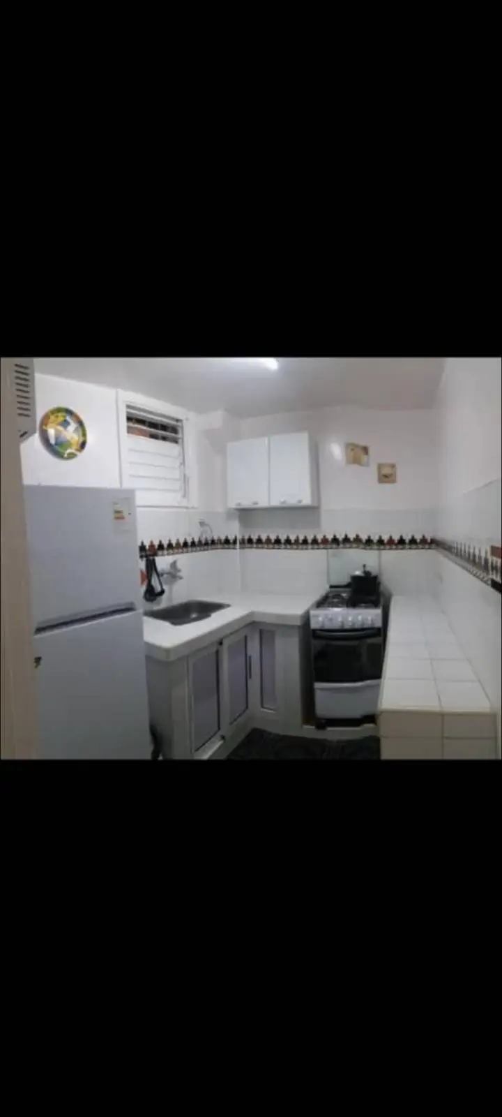 Rento apt de 1 cuarto en planta baja en calle 27 a 2 cuadras de 23 y Rampa.Supercéntrico.